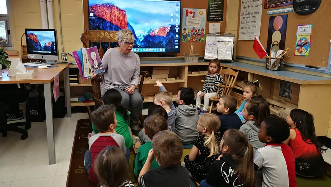 StAnnTBCDSB's tweet photo. Kitty Kare Feline Rescue came to visit Ms. Tarsitano and Ms.Darou's ELKP classroom.The children learned the importance of caring for cats and had fun playing with them. #elkp #kittykarefelinerescue https://t.co/ScewjT7zWB