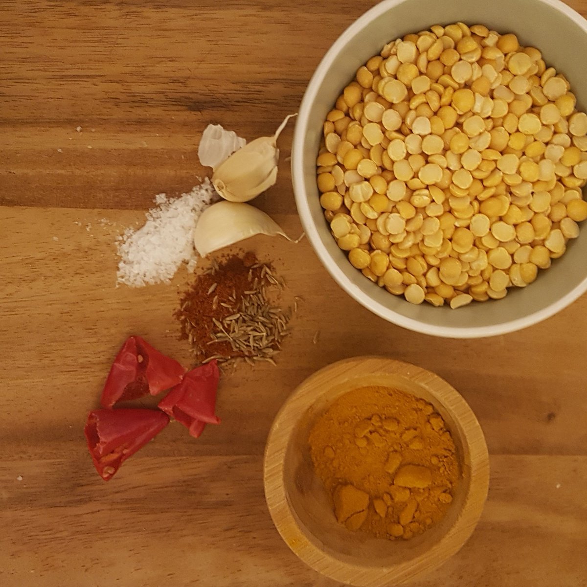 JaneTyson's tweet photo. Tonight's Dahl
Ellie opted for fish fingers, 'yuck I'm not eating that'
She still doesn't appreciate my mission
Homegrown garlic, onion and chilli
#onemumatatime #dahl #diabetes #Vegan #theresilienceacademy #allotmentrascal #gyo #randomdahldays https://t.co/BCBsK6DDNJ