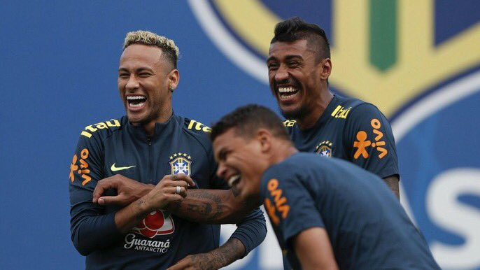 Dating islender is all fun and good until she starts flying around when your fan is on level 3😂😂😕