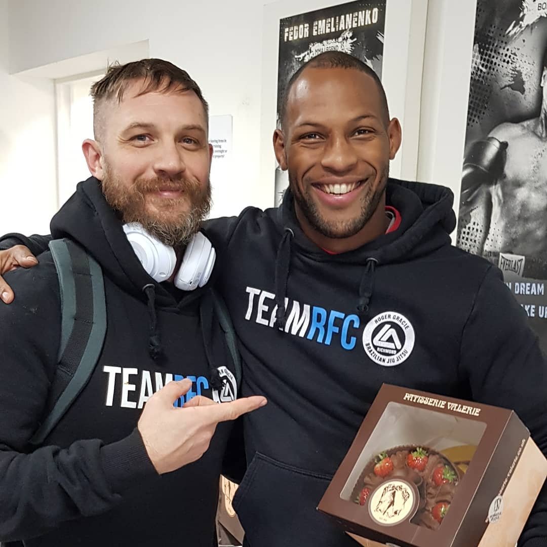 Tom_Hardy_Itali's tweet photo. ๐ ๐ ๐
Ig @mrbagandtag
S/O to Mr CBE @tomhardy for stopping by last week and bringing me a cake for my win on #CW99. It was done in 1
#tomhardy #alcapone #fonzo #venom ๐ ๐ท๏ธ ๐ธ๏ธ https://t.co/bCvPC52Kdm
