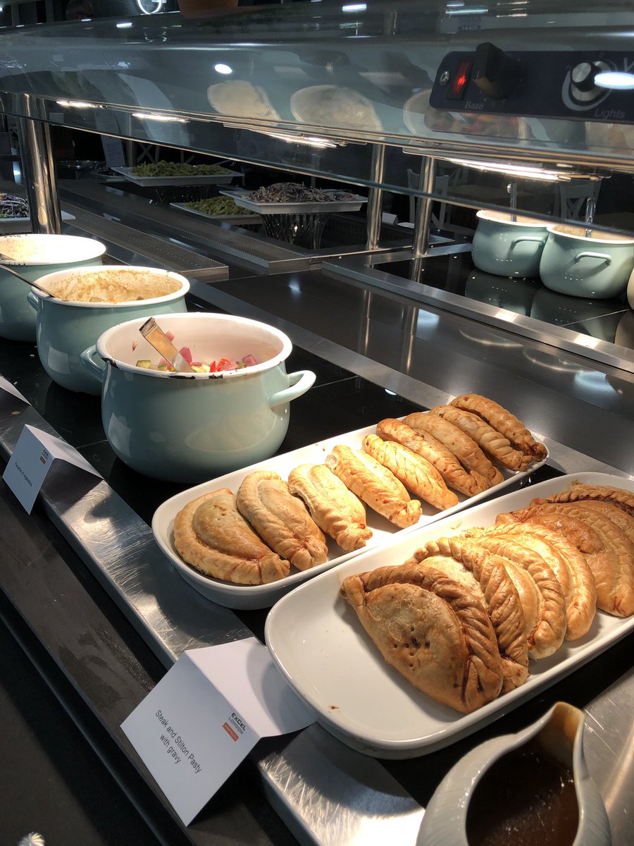 BeMyAppEMEA's tweet photo. Dinner is served! Refueling for the long night ahead! @DASAccelerator #dasahack #incidentresponsehack https://t.co/zcoz3c3WvN