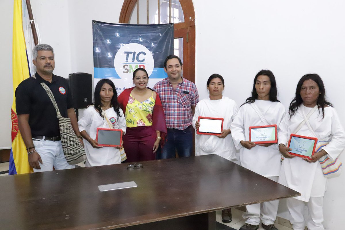 TIC_SMR's tweet photo. Institución Etnoeducativa Kogui Mulkwakungui, sede Quebrada del Sol, recibió 15 tabletas por parte de @SantaMartaDTCH y @CompuParaEducar a través del Plan #PrendoyAprendo el cual tiene como objetivo dotar y apropiar de herramientas tecnológicas a las comunidades educativas. https://t.co/shJp1aokUo