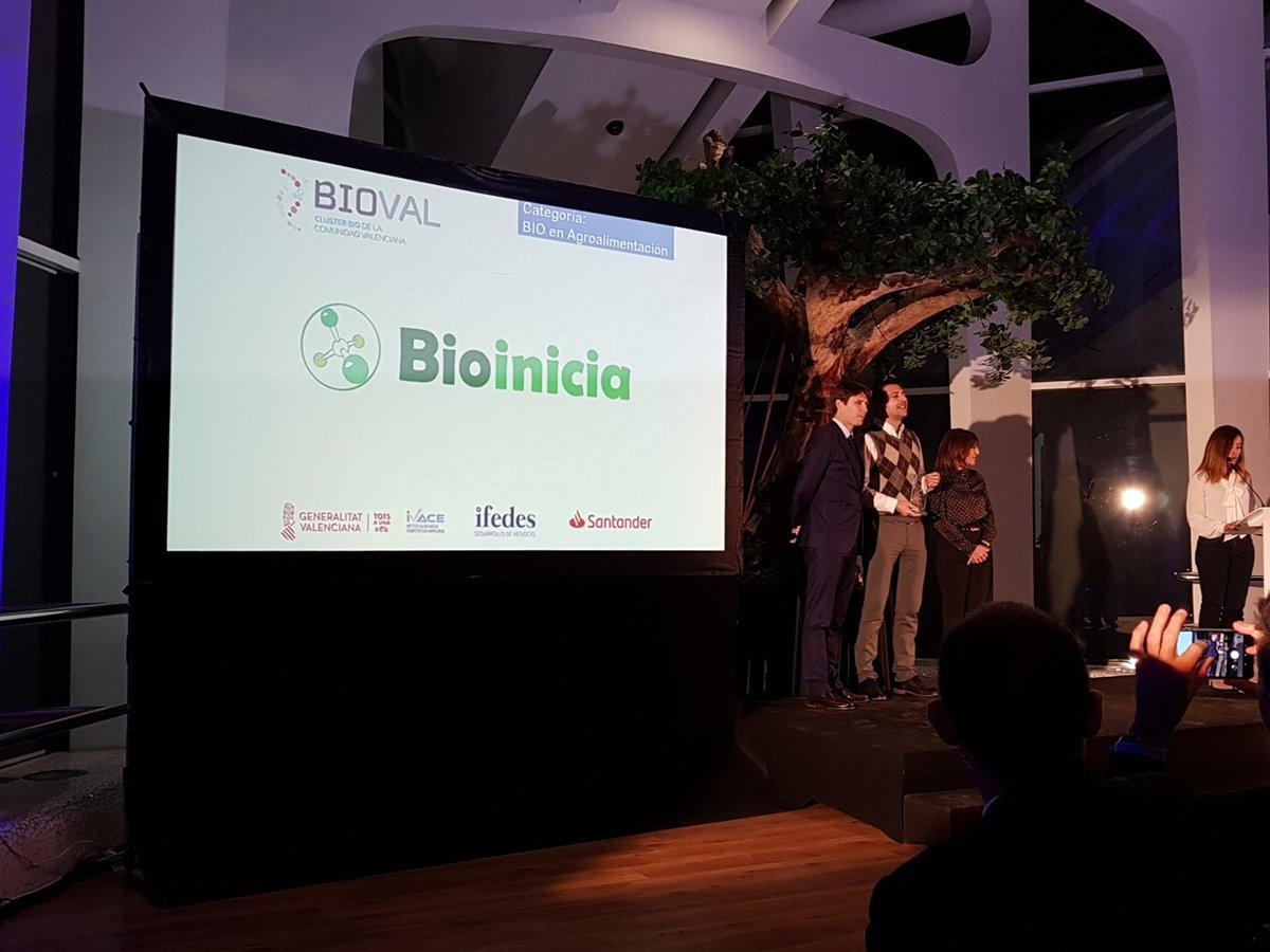 bruizfuertes's tweet image. Premio para la mejor iniciativa BIO en agroalimentación para Bioinicia, ¡enhorabuena! #premiosBIOVAL #nocheBIO
