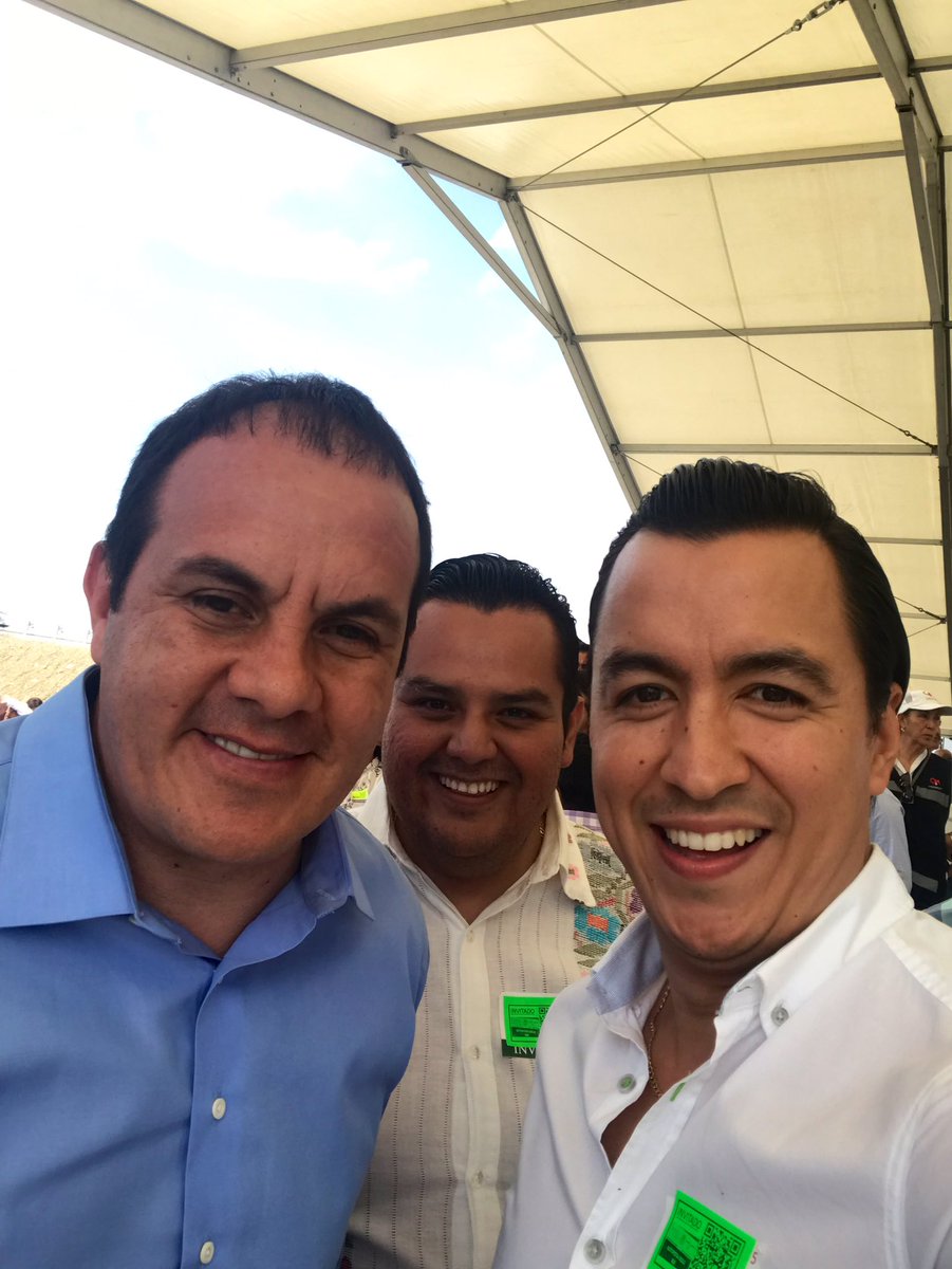 humbertodiaz22's tweet photo. Acompañando en la recta final a nuestro presidente @EPN y nuestro gobernador @HectorAstudillo en la entrega de una gran obra #AutopistaSigloXXI 👊🏻🇲🇽 #Acapulco #Guerrero https://t.co/uRXW4U7LO6