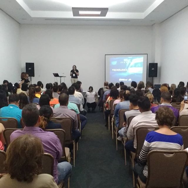 aulaparamarcas's tweet photo. @karinataboelle de @sperto.tech hablando de tecnología en @bqtostartupweek .
.
.
.#Gew2018 #venezuelaEmprende #startupweek #bqtostartupweek https://t.co/4PxGqtCIm1