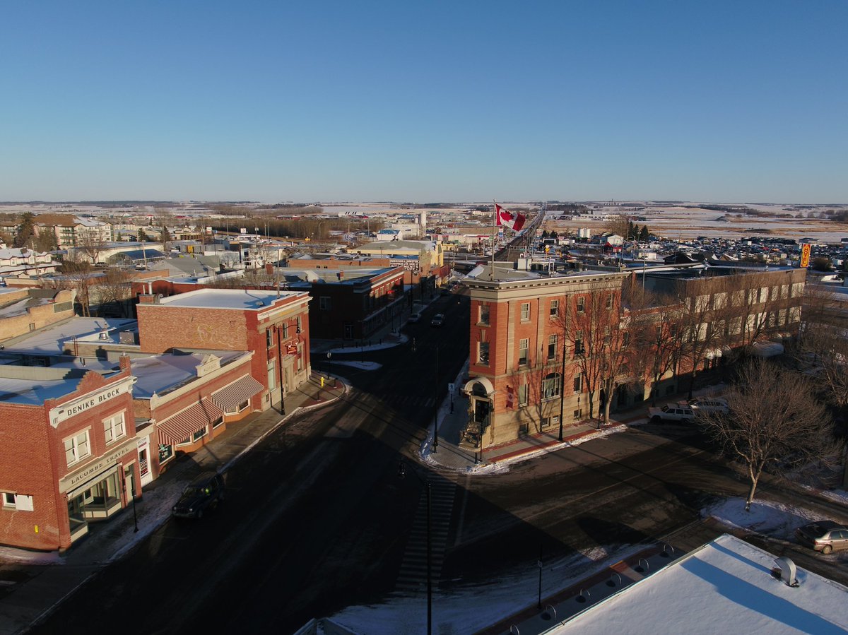 Only 3 more sleeps until the Tim Horton's Santa Claus parade in the <a href="/CityofLacombe/">City of Lacombe 🇨🇦</a>. So excited I could burst. 😁