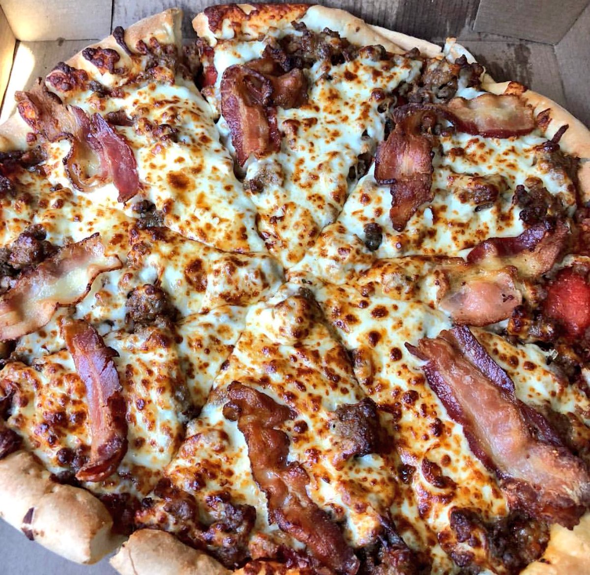 MinskysPizza's tweet photo. “Rain, sleet or snow, I gotta have my Minsky’s to go.” @sisterly_love_llc #regram #minskys #delivery https://t.co/Fld248WfzN
