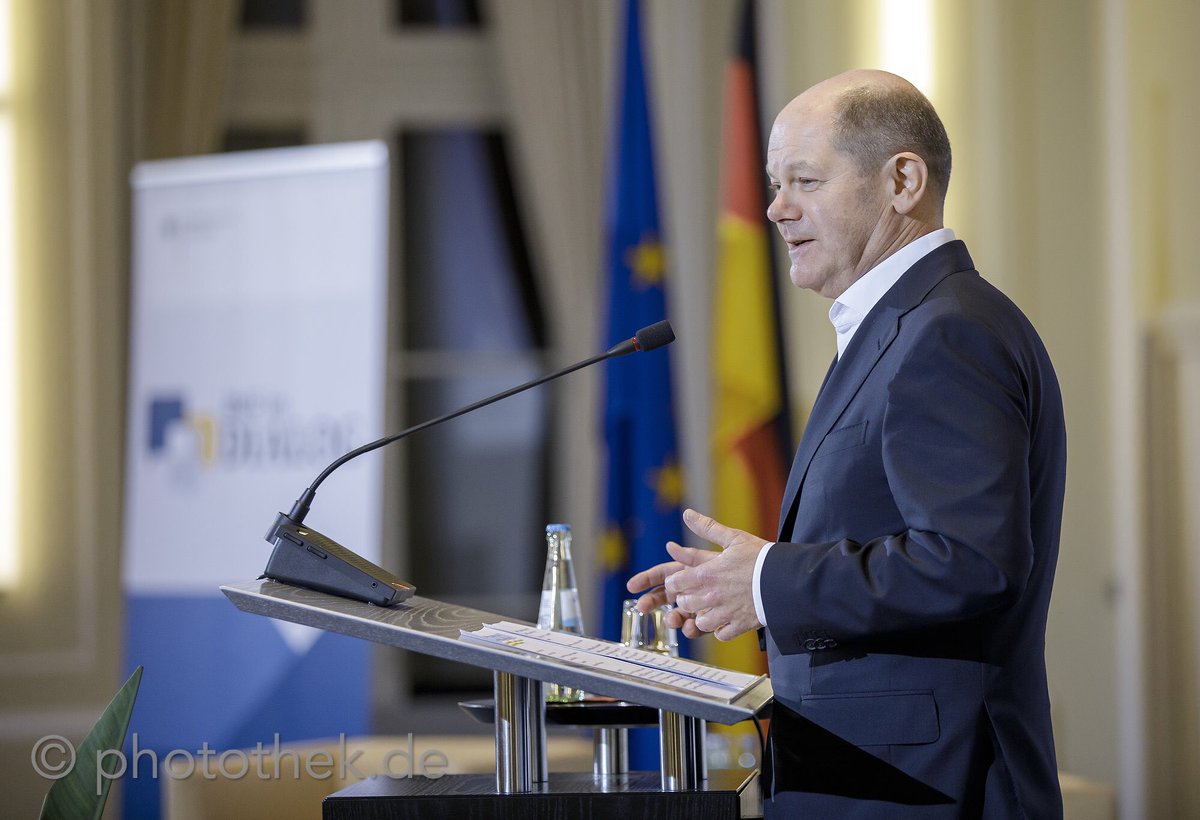 BMF_Bund's tweet photo. Das war „BMF im Dialog“ mit Bundesfinanzminister @OlafScholz und seinem Gast @adam_tooze. Vielen Dank an unsere Moderatorin @ENiejahr. Schön, dass Sie alle bei uns waren. Wir freuen uns schon auf das Wiedersehen beim nächsten #DialogBMF. https://t.co/OBjYm5PpDf