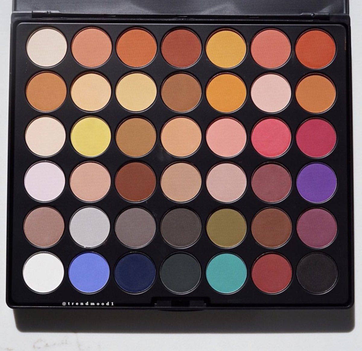 Trendmood's tweet photo. L๐K what just Dropped!!! ๐จ๐ LINK โก๏ธ https://t.co/CYLljiXDH0 Online @bhcosmetics *use code: TRENDMOOD 5% off
A touch of bright colors ๐ A wearable all Matte Palette ๐จ NEW! #EyeshadowPalette ๐ The #UltimateMatte Includes 42! Shades $19.50 *regular price $24 https://t.co/VxS5Pf09zO