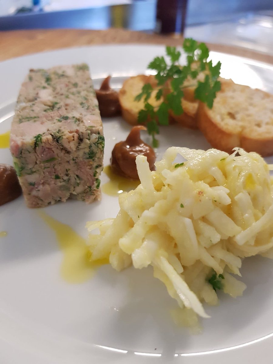BRillettes's tweet photo. Magnifiques rillettes !!  RT @CarolineGentcat: Pork rillettes, rhubarb blobs, lemony celeriac remoulade. Delicious I say!  #sophisticatedweddingfood https://t.co/8vP8n1urwh