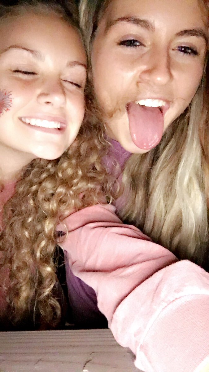 ellygraceee2's tweet photo. happy bday to my forever bestie !!!!! <3 thank you for always being there and i love you always 😘 have a good day sistaaaa💋 https://t.co/7tKTJEkkro