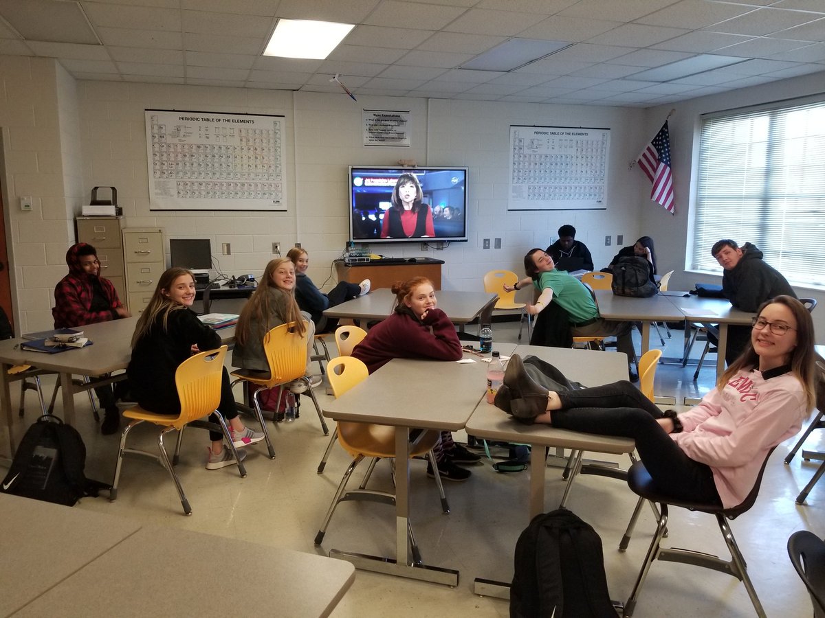 Mr. Poe's AP chemistry class is having an INSIGHT landing watch party. #MarsLanding