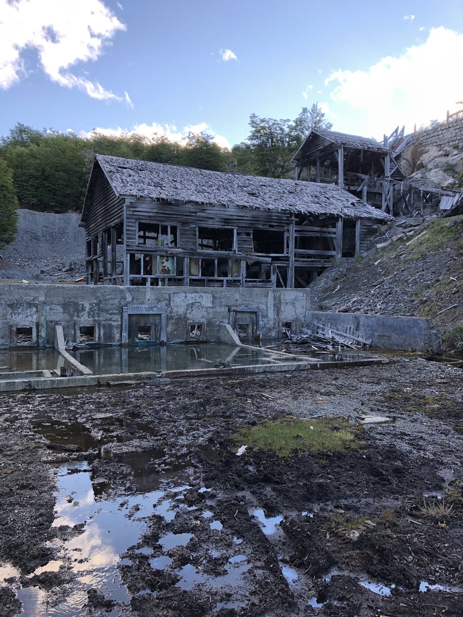 La Mina Escondida en Guadal, es patrimonio de nuestra región y del país . La historia de nuestra región está ligada a la historia de la minería..pero hoy hay un abandono total de sus instalaciones .. urge preservar