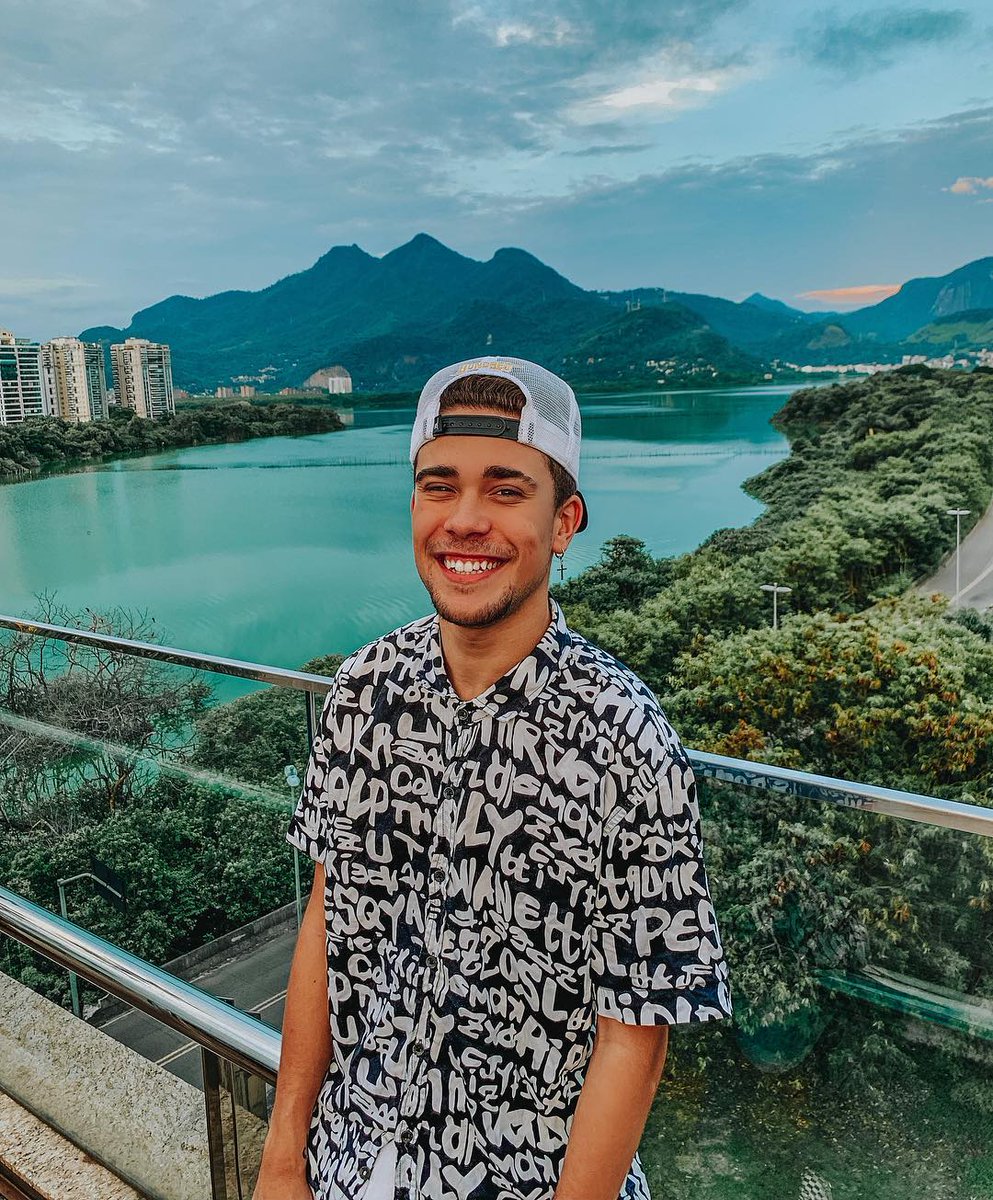 Deixe o seu sorriso mudar o mundo, mas não deixe o mundo mudar o seu sorriso! 💚