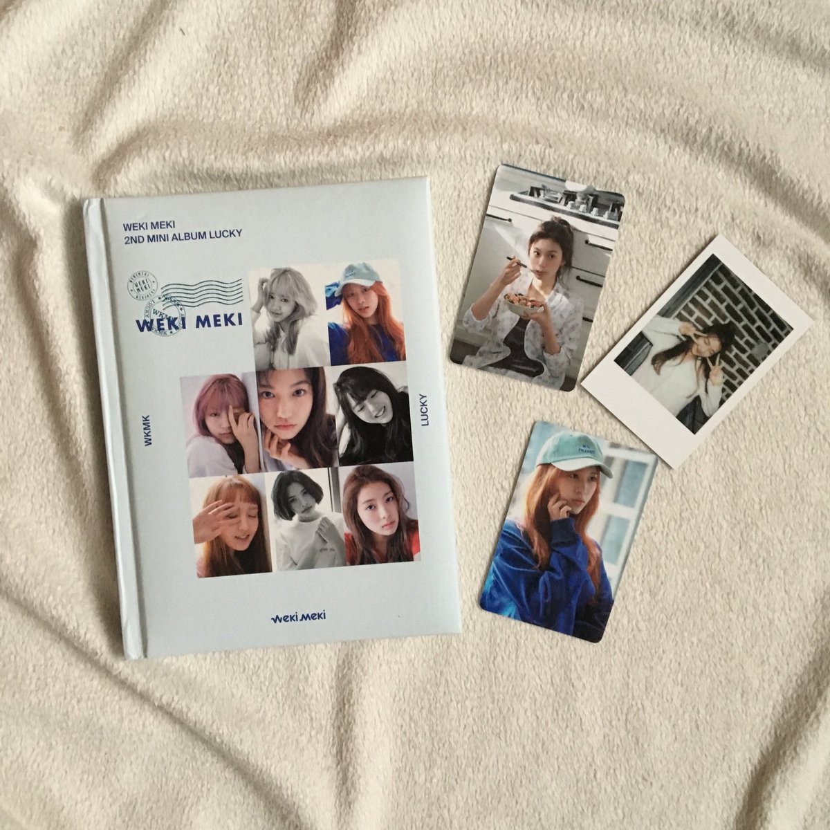 weki meki . . . lucky♡.° 2nd mini album⠀⠀ ⠀⇢ lucky version⠀⠀ ⠀la la la⠀⠀ ⠀2018⠀⠀ ⠀⠀⠀ ⠀+ makestar special photo book