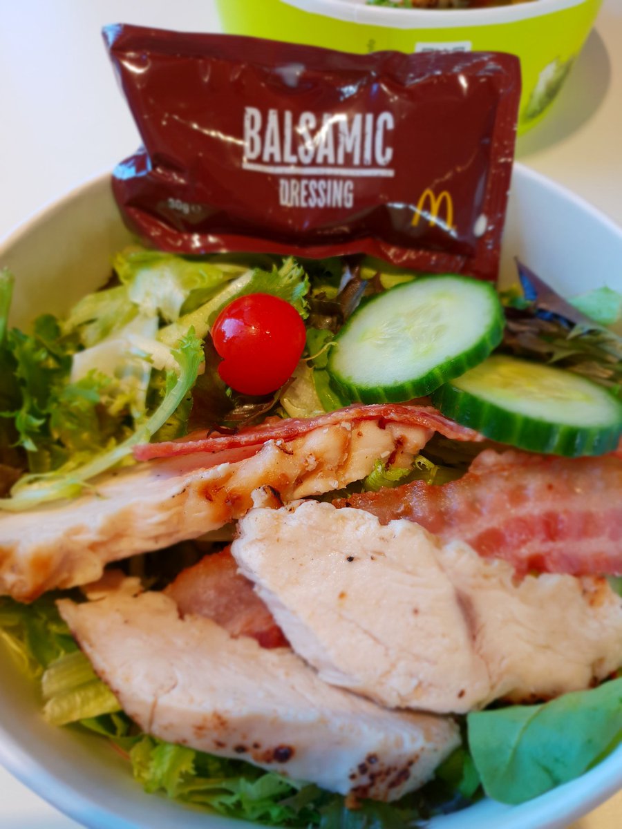 JohnswKelly's tweet photo. You can #foodoptimise anywhere with the @SlimmingWorld #foodoptimising plan, even in @McDonalds . Grilled chicken and bacon salad with balsamic dressing for only 3 #syns.
#noexcuses
#onestoneforchristmas 
#johnsslimmingworldsouthcourthotel https://t.co/PEw38Eojt0