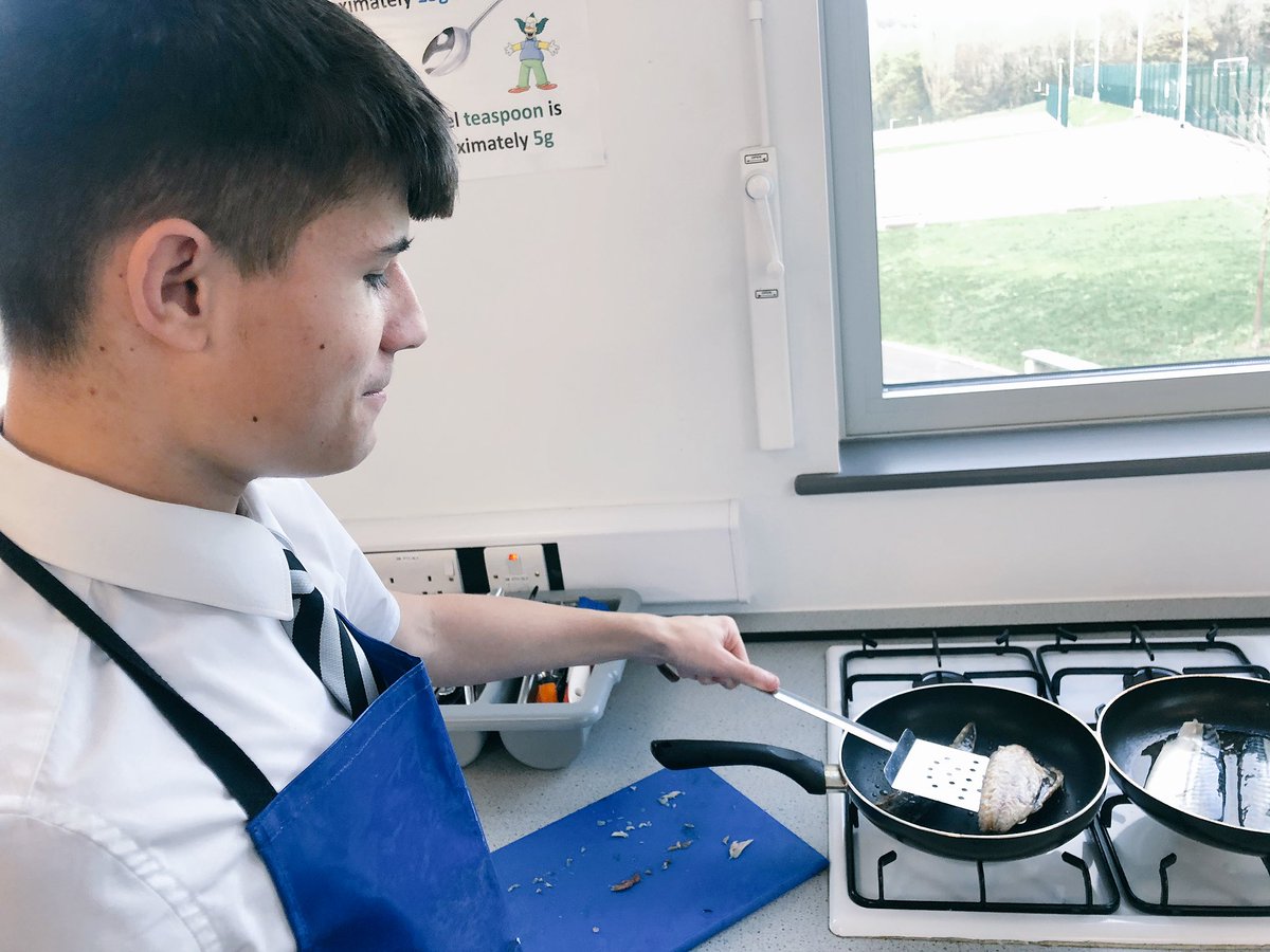 HomeEcDept's tweet photo. Year 10 have been demonstrating their fish filleting skills and impressing Mrs Smith whilst they’re at it! Good job year 10 🐟🐟🐟 https://t.co/wJ9QOGIn96