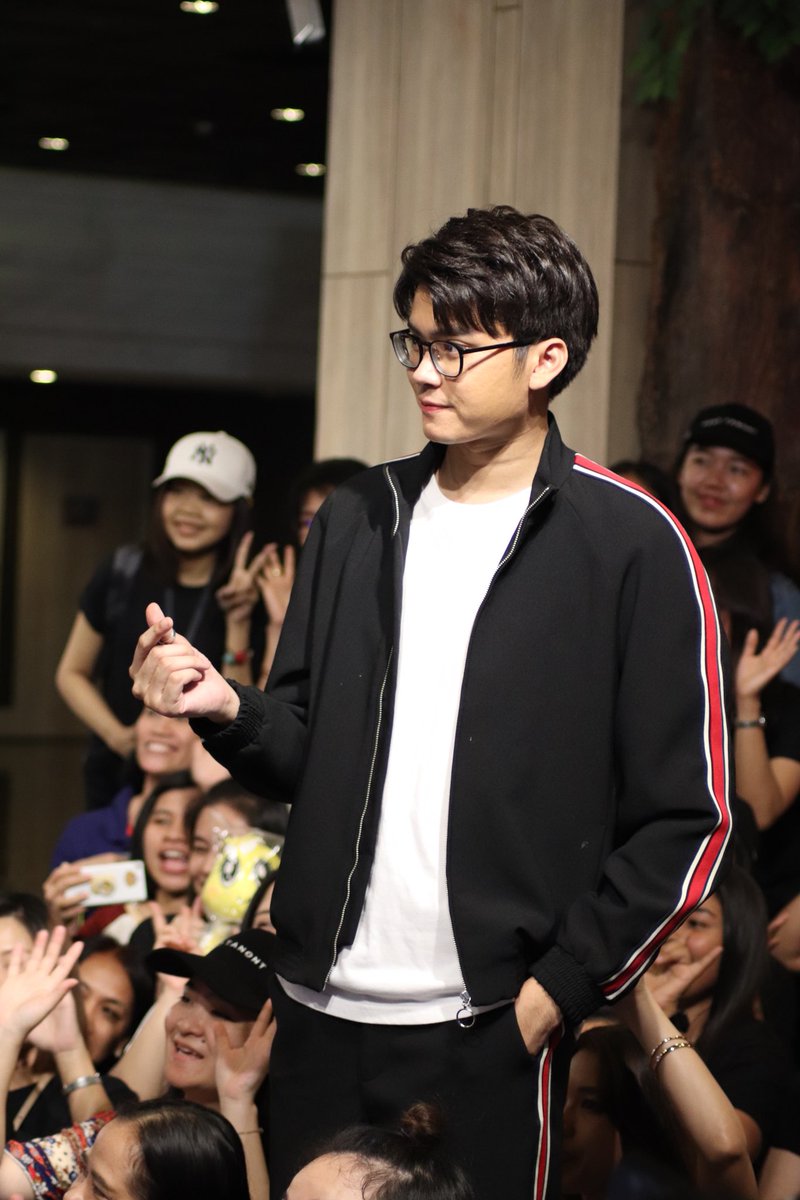 ple__simple's tweet image. 📸 ถ่ายรูปกันครับ 1 2 3  📸
        " รั ก น ะ ค รั บ" 
       ❤❤❤❤❤
     💙💙💙💙💙💙
💕💕💕💕💕💕💕💕

#IAMNONTTANONTTHEFIRSTCONCERT 25.11.2018
#IAMNONTTANONT #TheFirstConcert
#nonttanont #nontfam 
#ple_simple_gallely