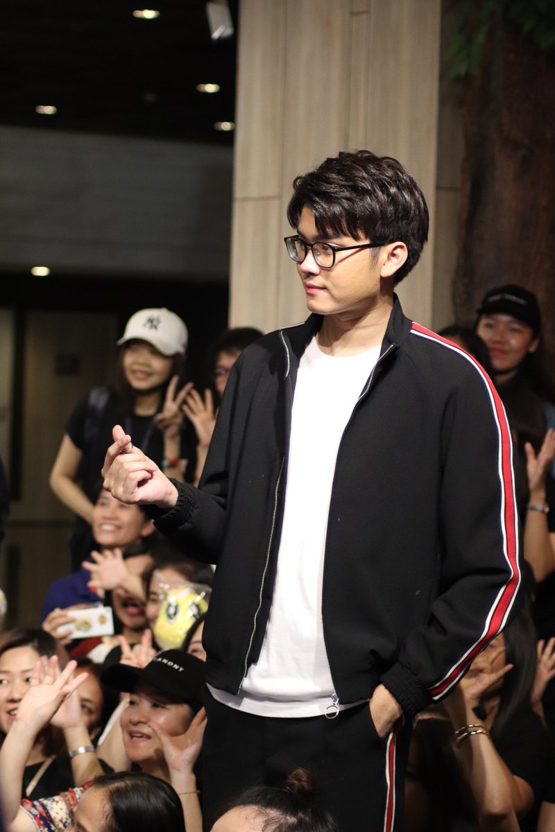 ple__simple's tweet image. 📸 ถ่ายรูปกันครับ 1 2 3  📸
        " รั ก น ะ ค รั บ" 
       ❤❤❤❤❤
     💙💙💙💙💙💙
💕💕💕💕💕💕💕💕

#IAMNONTTANONTTHEFIRSTCONCERT 25.11.2018
#IAMNONTTANONT #TheFirstConcert
#nonttanont #nontfam 
#ple_simple_gallely