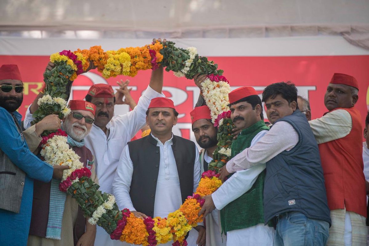 yadavakhilesh's tweet photo. आज मध्य प्रदेश के छतरपुर में बिजावर, महाराजपुर और चंदला विधान सभा क्षेत्रों के लिए सपा प्रत्याशियों के समर्थन में आयोजित विभिन्न विशाल चुनावी जनसभाओं ने दर्शा दिया कि इस बार परिवर्तन के लिए भारी मतदान होगा. https://t.co/7P3q9rjIxP