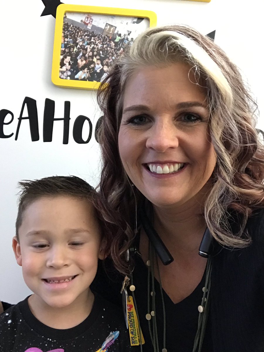 ChelleLeigh75's tweet image. Started the first day back with 4 #positivereferrals @HooverCFISD.  Way to #BeAHooverHero Alberto, Adriel, Amira, and Angelly! @CyFairISD #CFISDSpirit