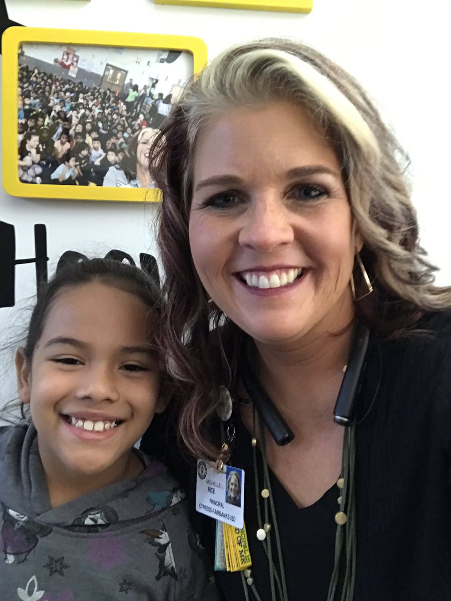 ChelleLeigh75's tweet image. Started the first day back with 4 #positivereferrals @HooverCFISD.  Way to #BeAHooverHero Alberto, Adriel, Amira, and Angelly! @CyFairISD #CFISDSpirit