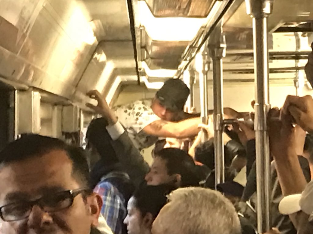 itorrejon_3's tweet photo. @MetroCDMX De que llego, llego! https://t.co/hb2IShUtFM