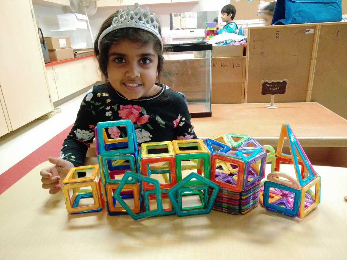 Ms_Sharon_Chan's tweet photo. "My farmhouse!" @KJD1979 @little_hs13 @ThorndalePS https://t.co/OEd85wszrI