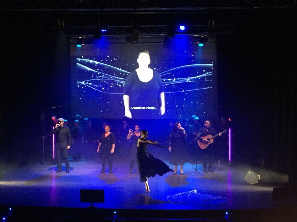 Madeinterraneen's tweet photo. #lesondenosmains #spectacle #lsf #musique #chant  #danse https://t.co/7TYpwA8IBI