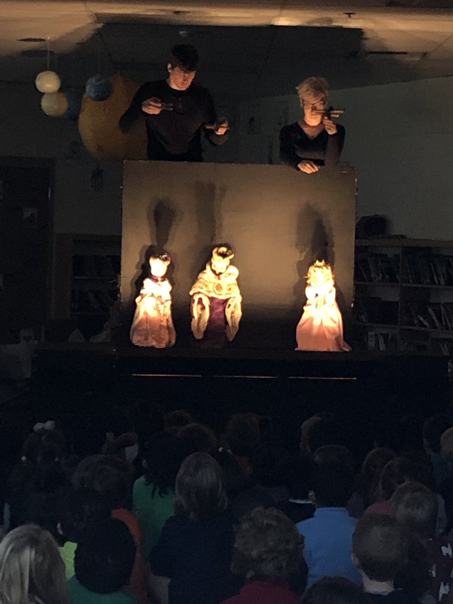jeromesgnomes's tweet photo. When stories come to life with #wishingchairproductions puppetry! #mnpslibhack #thefrogprincess 🐸 👑 💙@MNPSLibraries @NowatNPL https://t.co/riZW0WgGFi