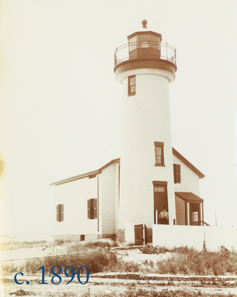 EganMaritime's tweet photo. Today's @instagram post features #BrantPointLighthouse through the years. With not all, but many of Brant Point's incarnations for view, we’d love to know, which do you prefer? View the complete slideshow at: https://t.co/rC6ov4vmoE https://t.co/Zj6VQgn5CR