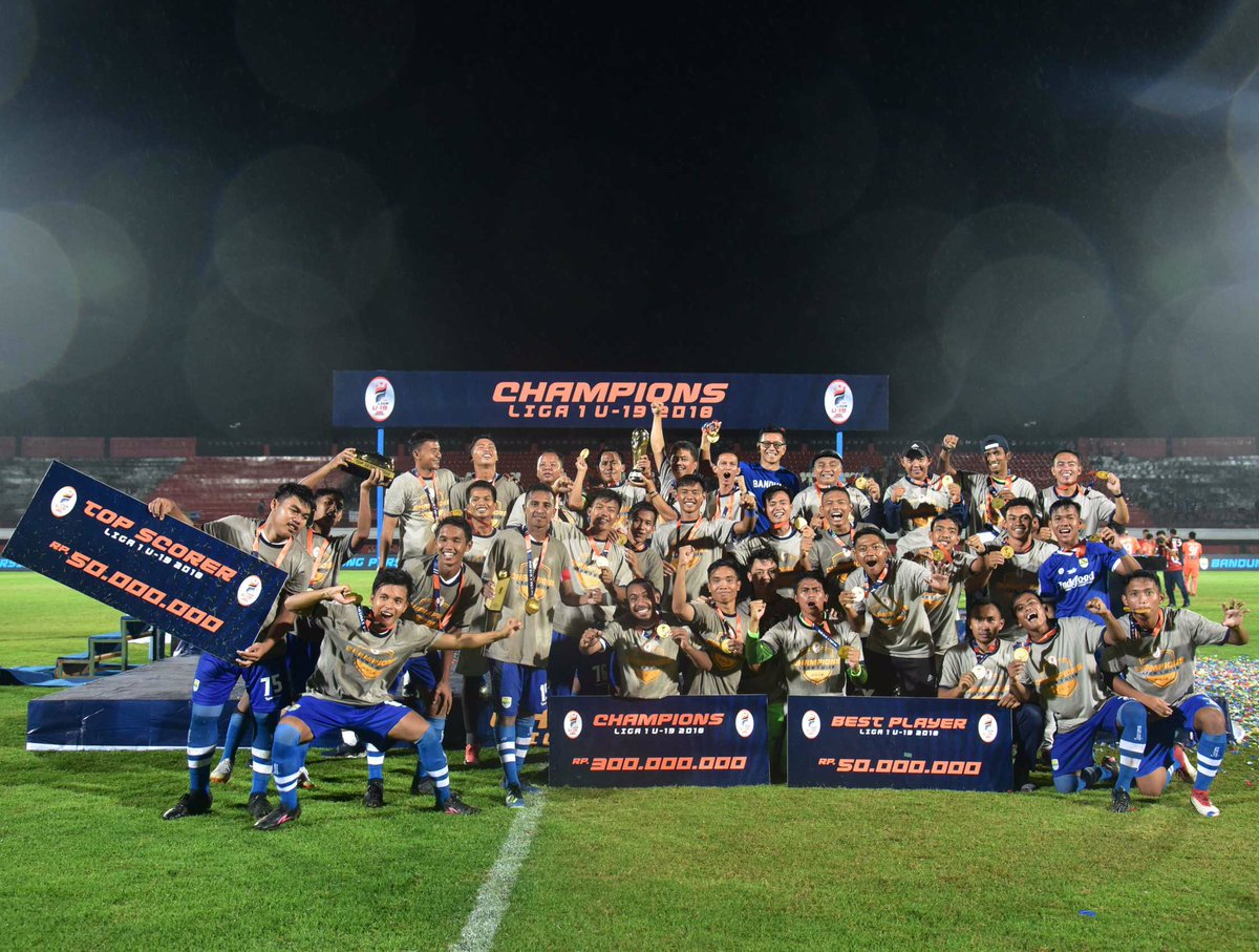 persib's tweet photo. 🎙Budiman: “Kemenangan ini saya persembahkan buat Bobotoh.”

Komentar Budiman seusai laga dapat dibaca di sini ➡️ https://t.co/36FMBoAl8x https://t.co/SXiuIuHuPF