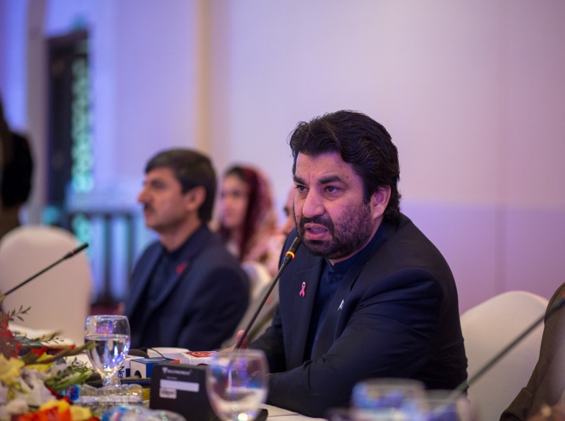 FahmidaIqbal's tweet photo. Sub Committee on #HIV has been announced by #Senate Standing Committee Chairperson #MianAttique during #Round Table Interactive Dialogue chaired by Deputy Speaker #NA with Parliamentarians & PLHIV & Key Populations in series of events of #WAD2018 #KnowYourStatus #PreventTestTreat https://t.co/ftJimQW5AP
