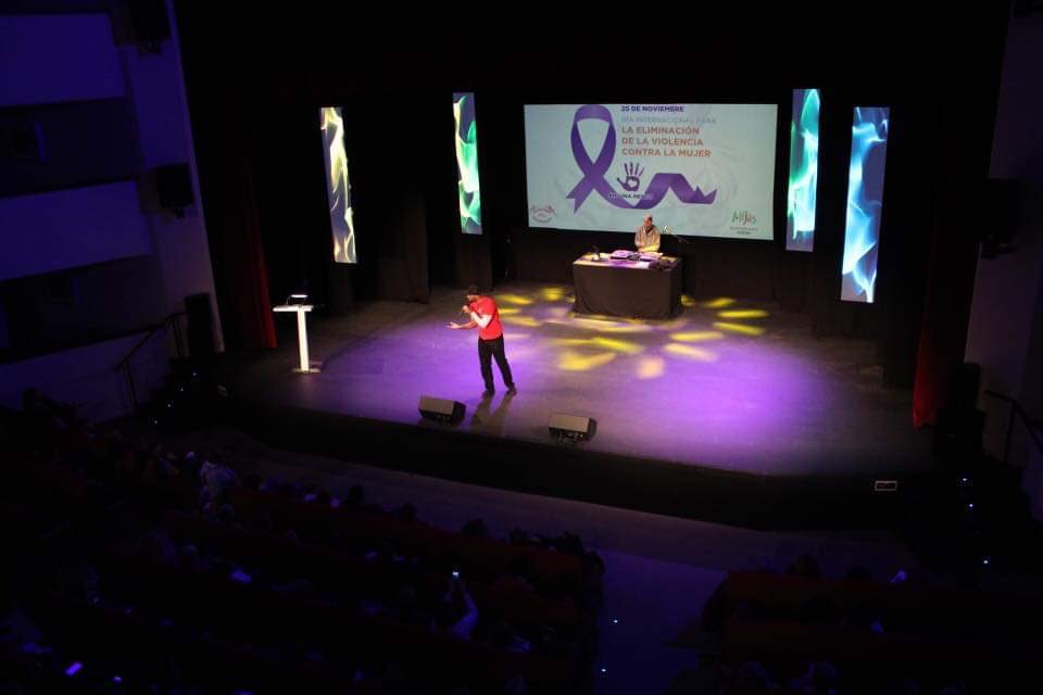 avdonaermita's tweet photo. Ayer asistimos al acto institucional contra la Violencia de Género. #DoñaErmitaSeSuma 😁💜😊 https://t.co/nACRpSYi1d