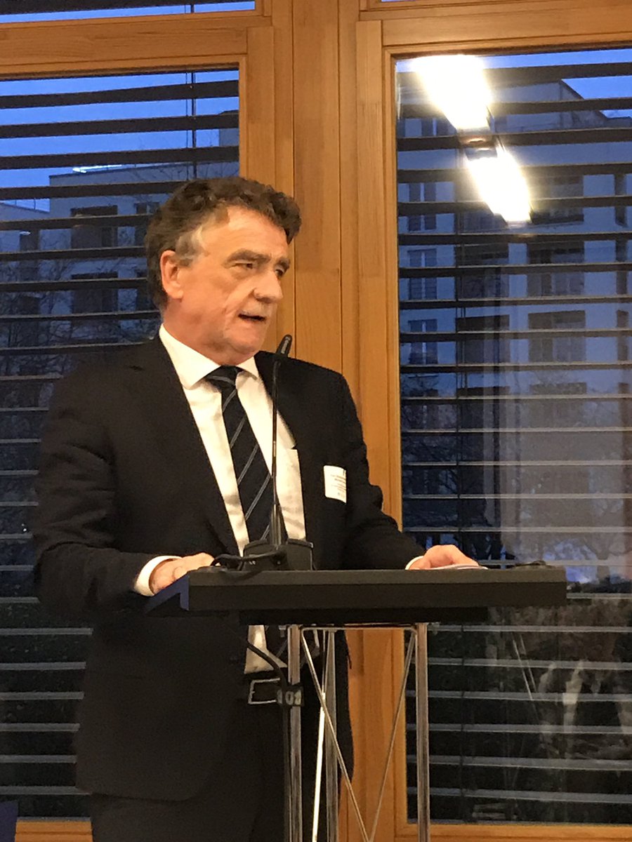 VdWRW's tweet photo. Michael #Groschek, neuer Präsident des Deutschen Verbandes, eröffnet "Wohnungspolitisches Forum 2018" des ifs und stellt Agenda 2019 des Deutschen Verbandes vor: Stichworte Was kommt nach dem Gipfel? Was kann das Quartier leisten? Wir kriegen wir das Bauen wieder bezahlbar? https://t.co/t5U2ZiI0lv