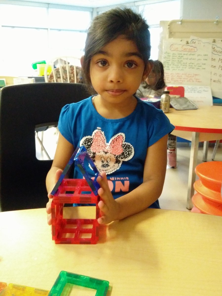 Ms_Sharon_Chan's tweet photo. "I made a house." @KJD1979 @ThorndalePS @little_hs13 https://t.co/OdJuyl29Ie