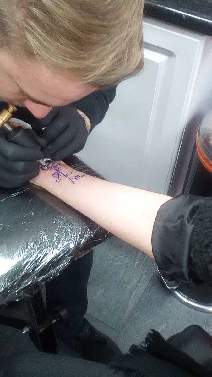 georgina_ign's tweet photo. YALL I DID IT (i’ll post proper pictures tonight) https://t.co/BvYNIMSAyS