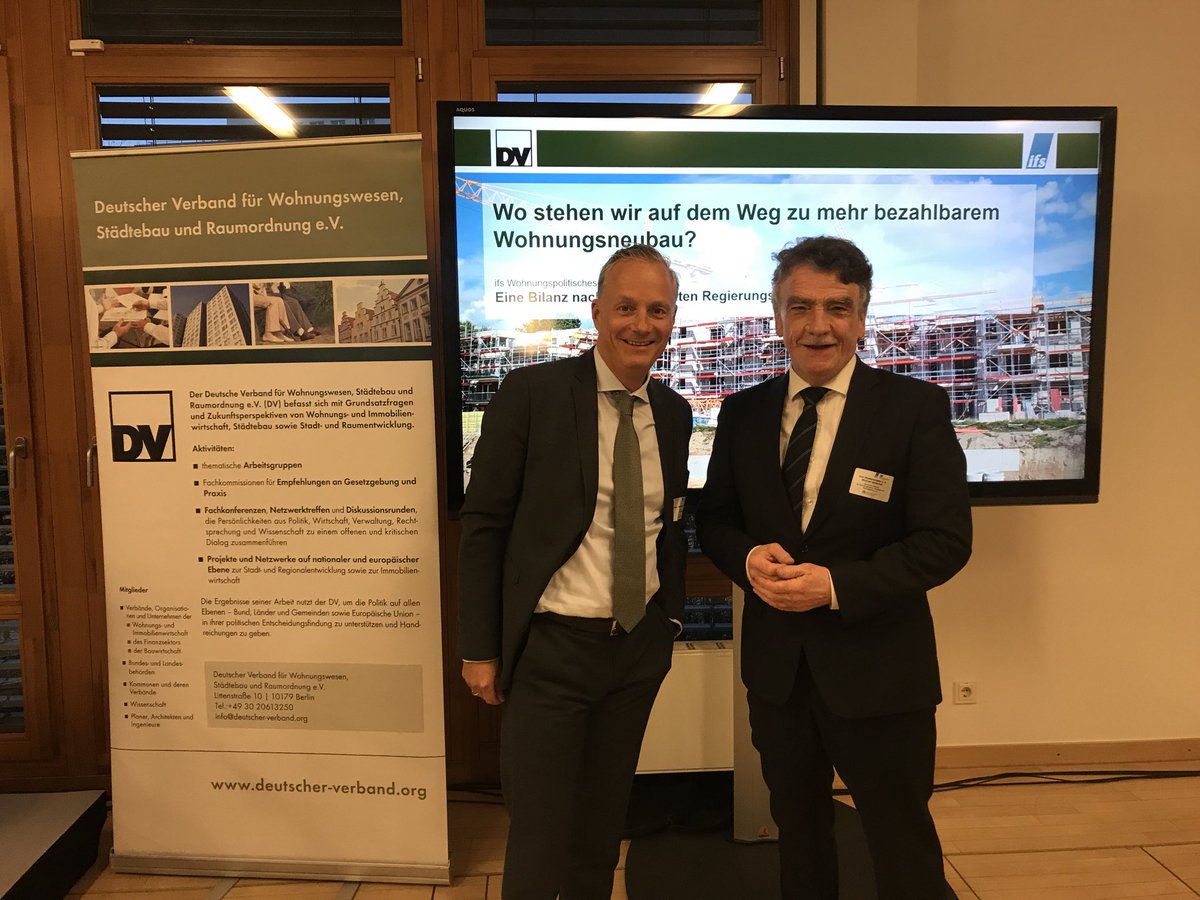 VdWRW's tweet photo. Glückwünsche an Staatsminister a.D. Michael #Groschek zum neuen Präsidenten des Deutschen Verbandes für Wohnungswesen, Städtebau und Raumordnung - Dank an Dr. Jürgen #Heyer für sechs Jahre Arbeit für den Deutschen Verband @GdWWohnen @michaelgroschek https://t.co/vSDa1fhCZw