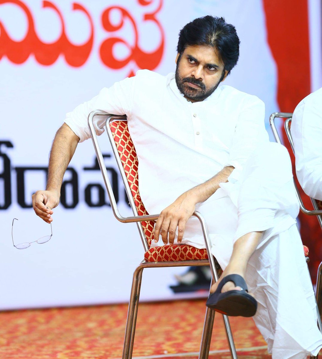 umranpspk's tweet photo. #AttitudeLevel #OoraMass🔥🔥 https://t.co/z5aINjiMXA