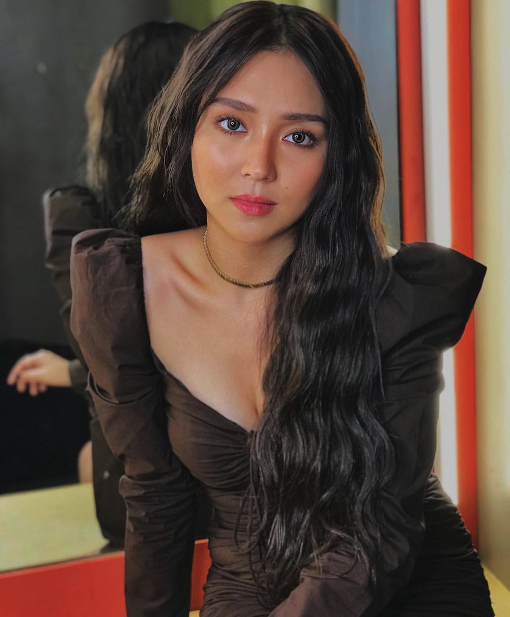bevnardokath's tweet photo. You've got the face of an angel but the moves of a she-devil. 🔥💖

#ThreeWordsToForever2DaysToGo https://t.co/xF7a7WlXbi