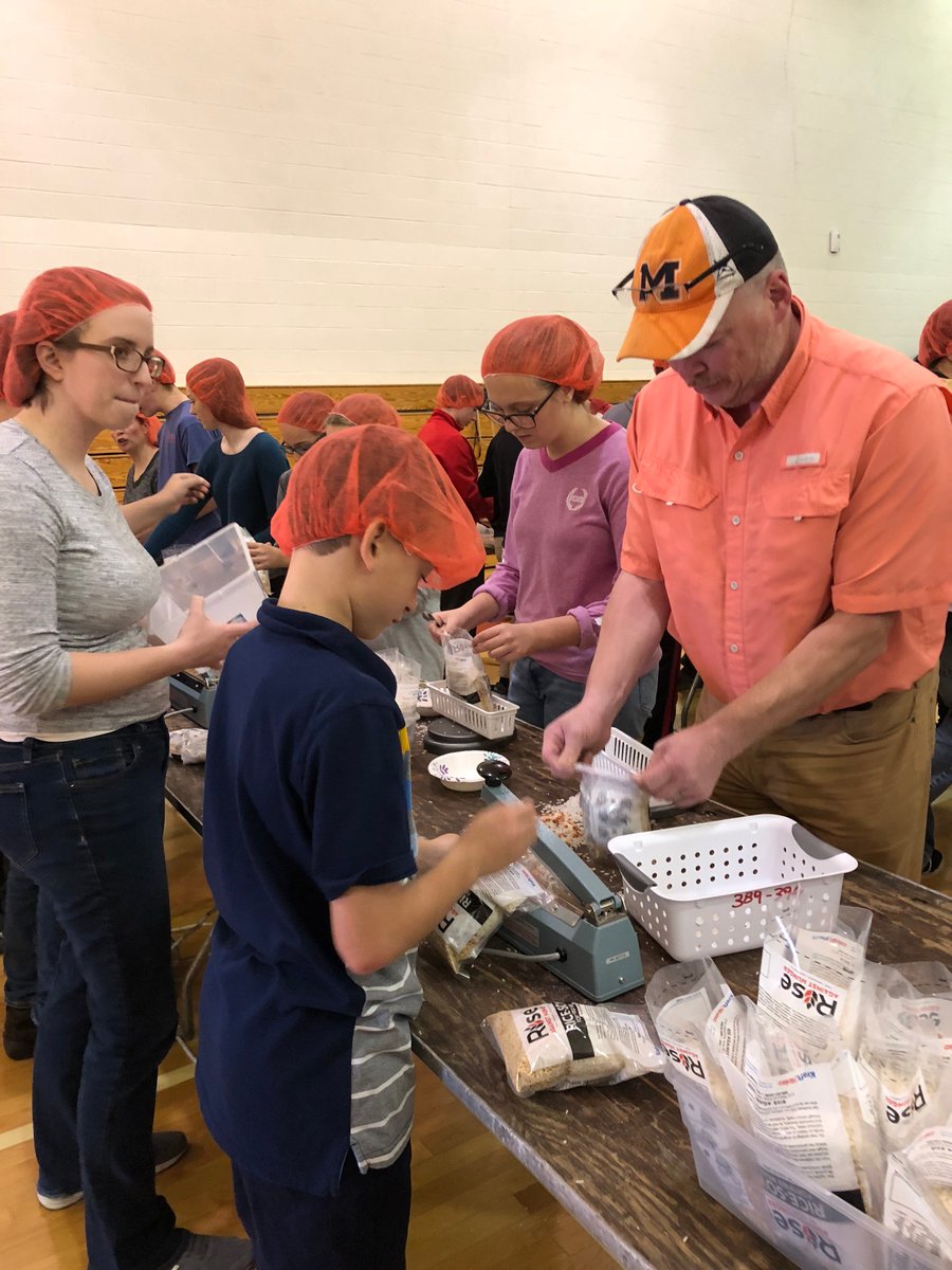 Arkinetics_Inc's tweet image. 138 hours! That's the collective amount of community service our staff has put in as part of our #GiveBackMoveForward campaign to celebrate 30 years in business! Here's a few pics of our staff out and about. #30years30hours