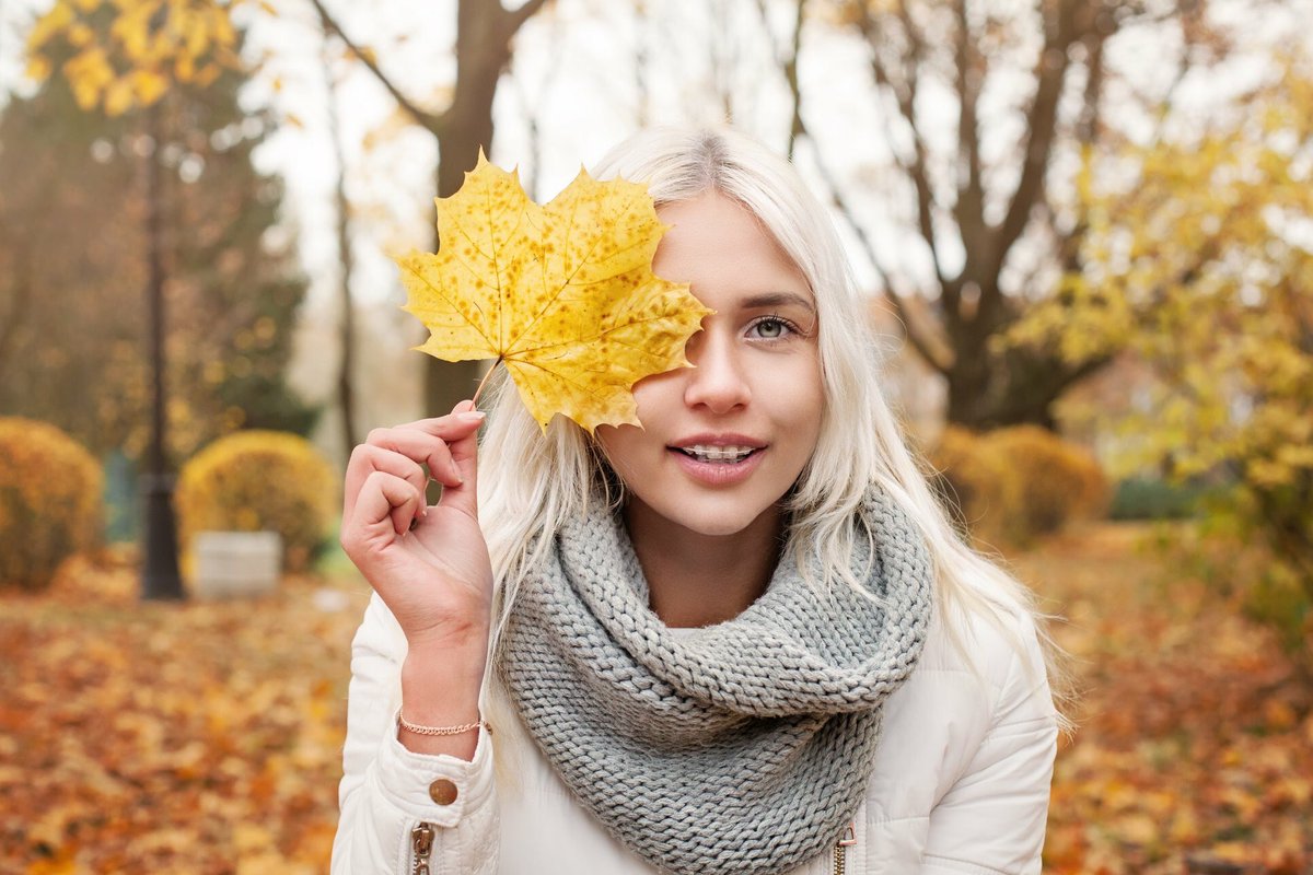 SIOsmiles's tweet photo. Did you brush after your holiday meal? While wearing braces, pay extra special attention to your oral health. It is essential that you take care of your teeth and gums. This article explains why and how. https://t.co/5FFrNrzhse #MondayMotivation #Braces #DentalTips #LoveYourSmile https://t.co/oWV6ZGkPpT