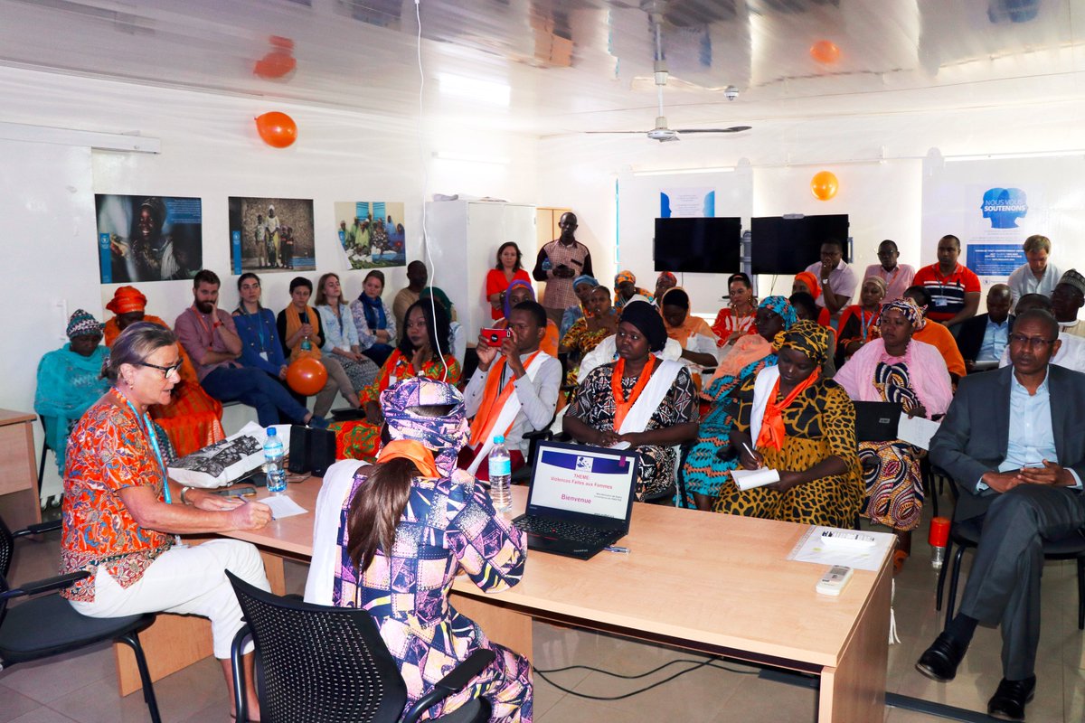 aichou_manga's tweet photo. « Un monde sans faim est un monde dans lequel femmes, hommes, filles et garçons ont un accès égal aux opportunités, aux ressources et tiennent chacun un rôle dans la transformation active de leur futur » déclara Patrizia P, Directrice adjointe  @WFP_Niger 
#Orange_Day https://t.co/P3lHsZ3Dwz
