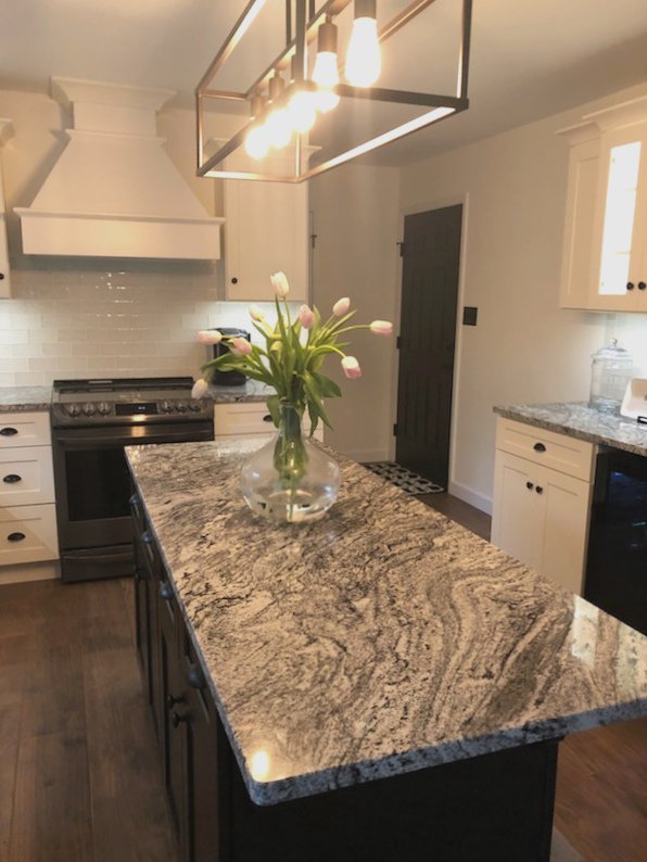 CreationCabs's tweet photo. Sending holiday cheer from this new Bernville kitchen! https://t.co/aNFh973ySy