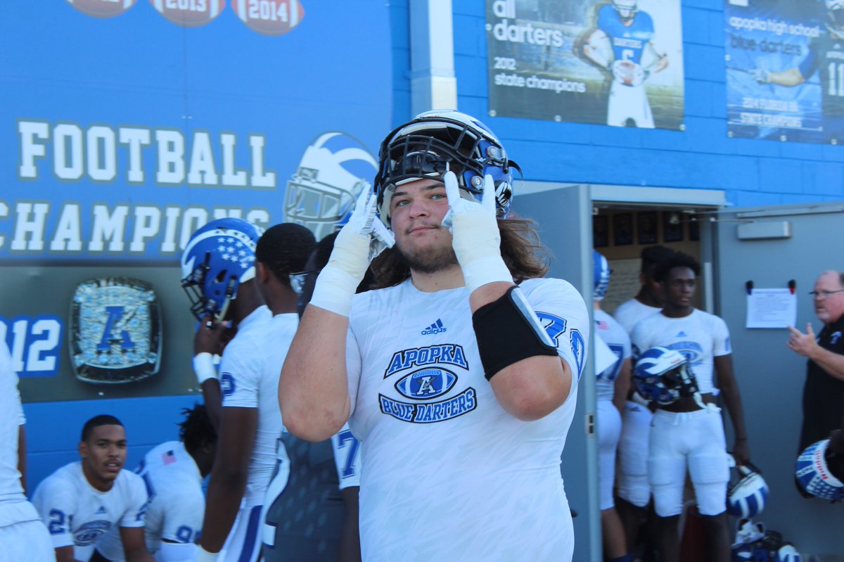 mcody2428's tweet photo. I will always remember this year ring or not I want to thank the city of Apopka and AHS for being behind my back for the past two years of my life in this new journey in my life #alwaysadarter #hokahey #ubuntu @APKSTUDENTSECT @CoverApk @ApopkaFootball https://t.co/YlCBXpaZ4n
