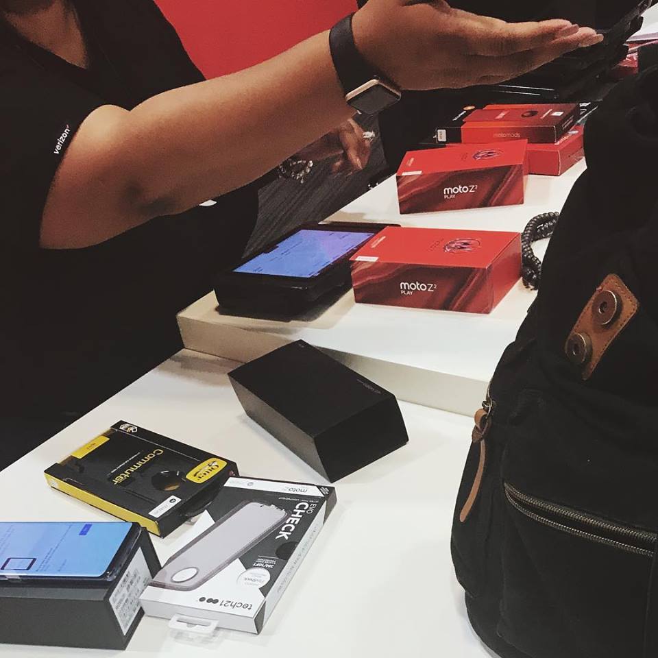 DigPubED's tweet image. Are your tweens/teens nagging you for a phone but you dont&apos; want to invest $1K in a phone they may lose or break? Consider the Motorola Moto z3 which we got for our boys &amp;amp; it costs just $10 per month on our Verizon wireless plan bit.ly/2QkfRf5