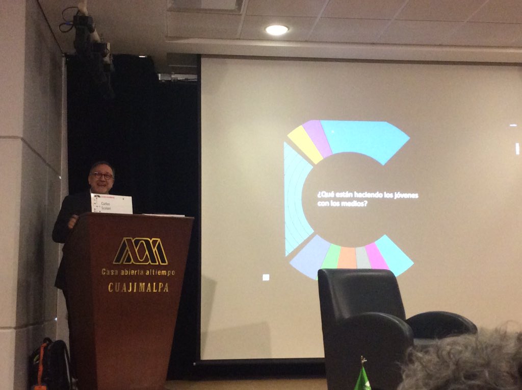 jackieduj's tweet photo. Feeling groupie. Mucho que aprender sobre las estrategias de aprendizaje informal #TransmediaLiteracy @ChmdDigital @jrodiles https://t.co/ijYlU6Umhd