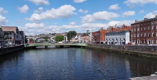 AKitchen2018's tweet photo. Enjoy a coffee or tea by the River Lee #Abbies #CoffeeCulture https://t.co/hswln7sJQK