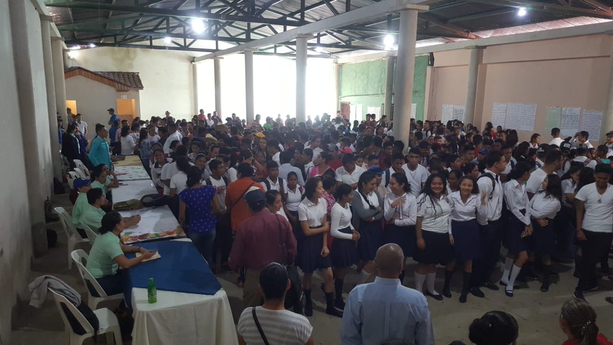 LucyMerlo7's tweet photo. #BonoBachilleres2018
#EnVictoriasEducativas Entrega de la octava edición del bono complementario bachiller 
@minednicaragua https://t.co/R6WchT4bWI