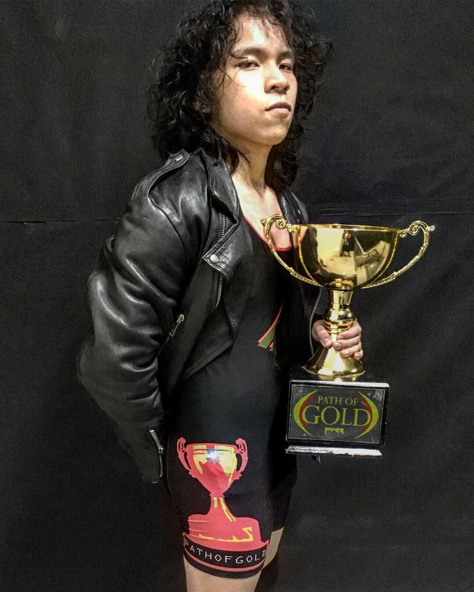 TheKenWarren's tweet photo. 🤳🏽: @cozybaxi
#MANday
#ootd
#withFNfilter (obvs)
#OwenHart
#2018PathofGoldWinner
#PathOfGold
#MrPoG2018
#SlammyAward
“ENOUGH IS ENOUGH AND IT’S TIME FOR A CHANGE!”
- Owen Hart
⚠️⚠️⚠️⚠️⚠️⚠️⚠️⚠️⚠️
“WHERE THE FUCK IS MY ONE-ON-ONE (PHX CHAMPIONSHIP) REMATCH?!” - Ken Warren
#THAT https://t.co/Obj0ANlxt4